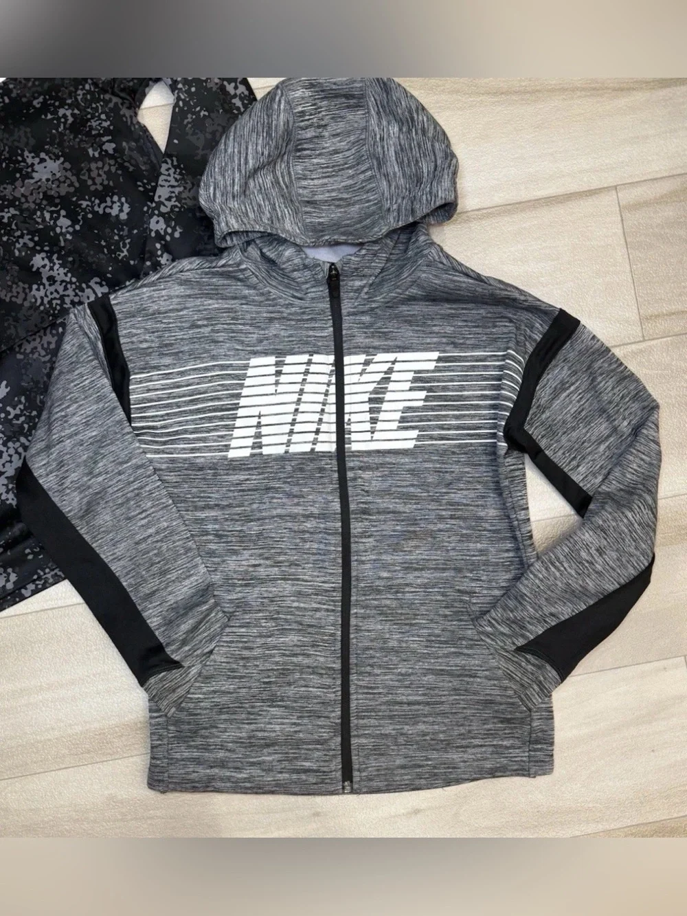 Nike Zip Up & Under Armour Pullover Hoodies Kids Size XL Gray Black Lot Of 2